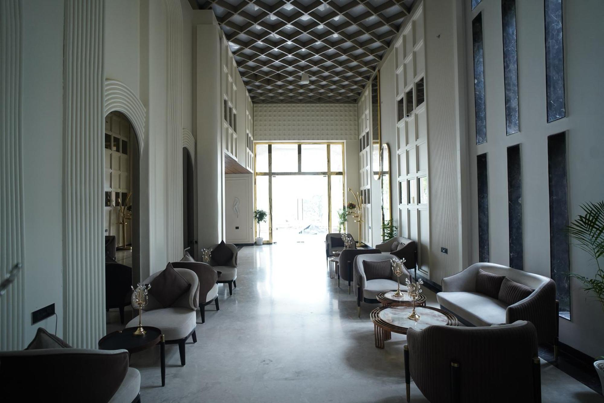 Ornate Lucknow Hotell Eksteriør bilde
